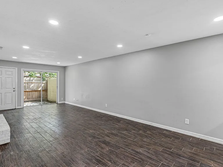 3990 SE 17th Ct — Photo 12