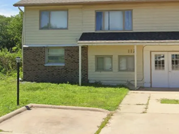 112 Cherry Hills Ct, Hesston, KS 67062