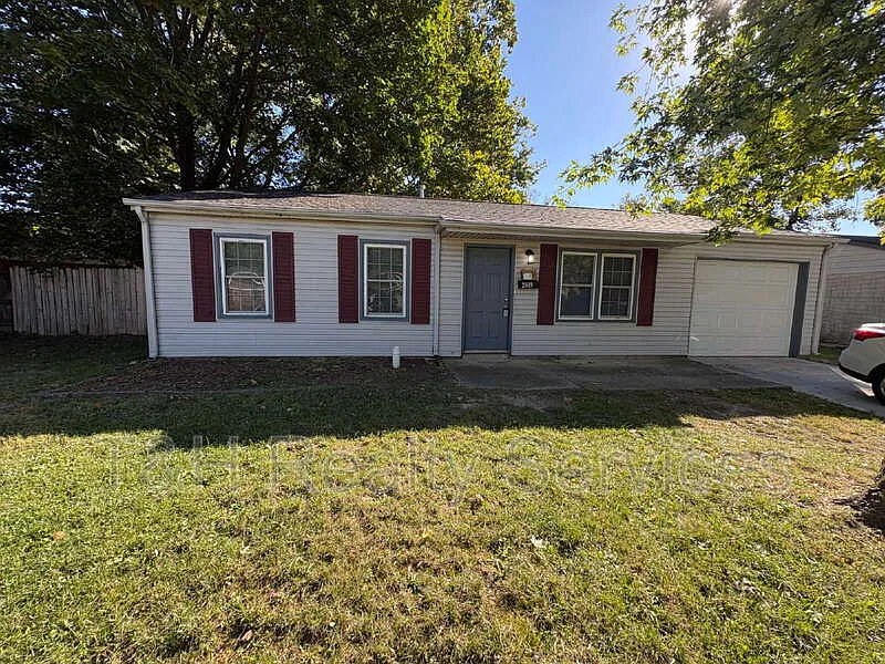 3 bed, 1.0 bath, 1039 sqft, $1,350 — Photo 1
