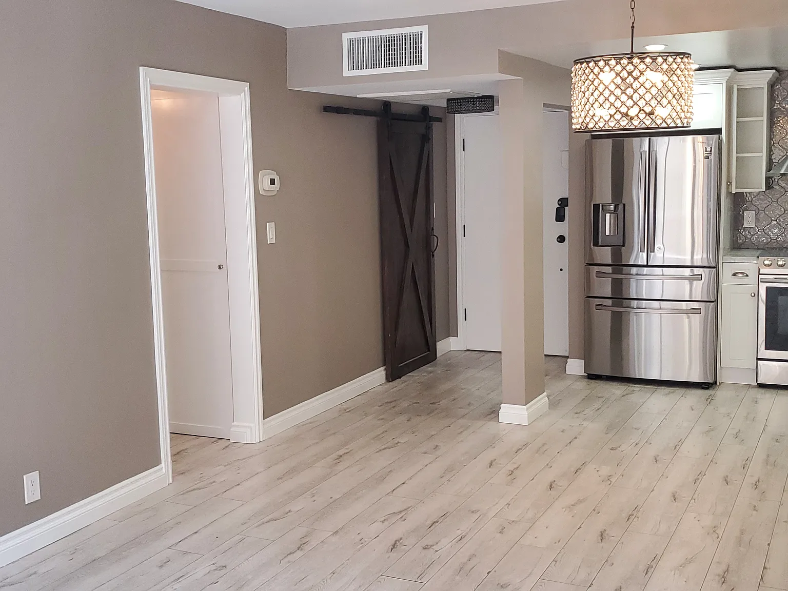 2 bed, 1000 sqft, $4,000 — Photo 2