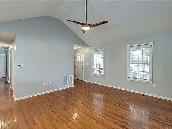 4th image of 312 Sandstone Dr