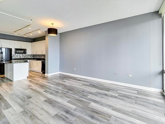 3rd image of 737 W Washington Blvd APT 1109