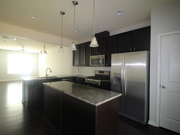 73 Pocono Dr — Photo 5