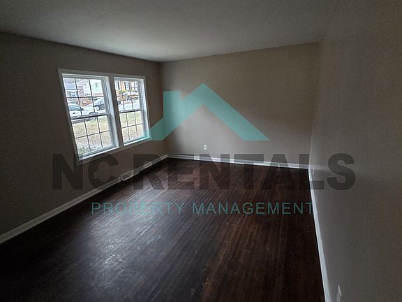 4th image of 829 Holt Ave