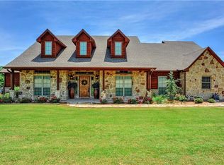 842 N Washburn Rd, Bells, TX 75414