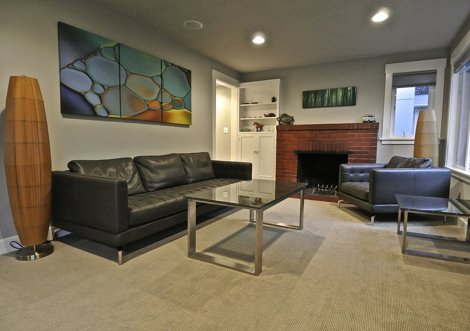 Beautiful 4 bed home in desirable Eastlake! Available 9/16/2026! — Photo 2