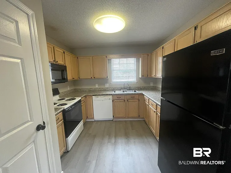 706 Crystal Wells Ct N — Photo 4