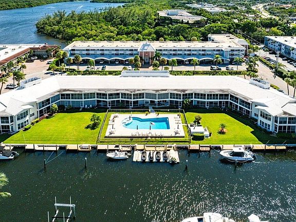 4th image of 701 NE Harbour Ter APT 103