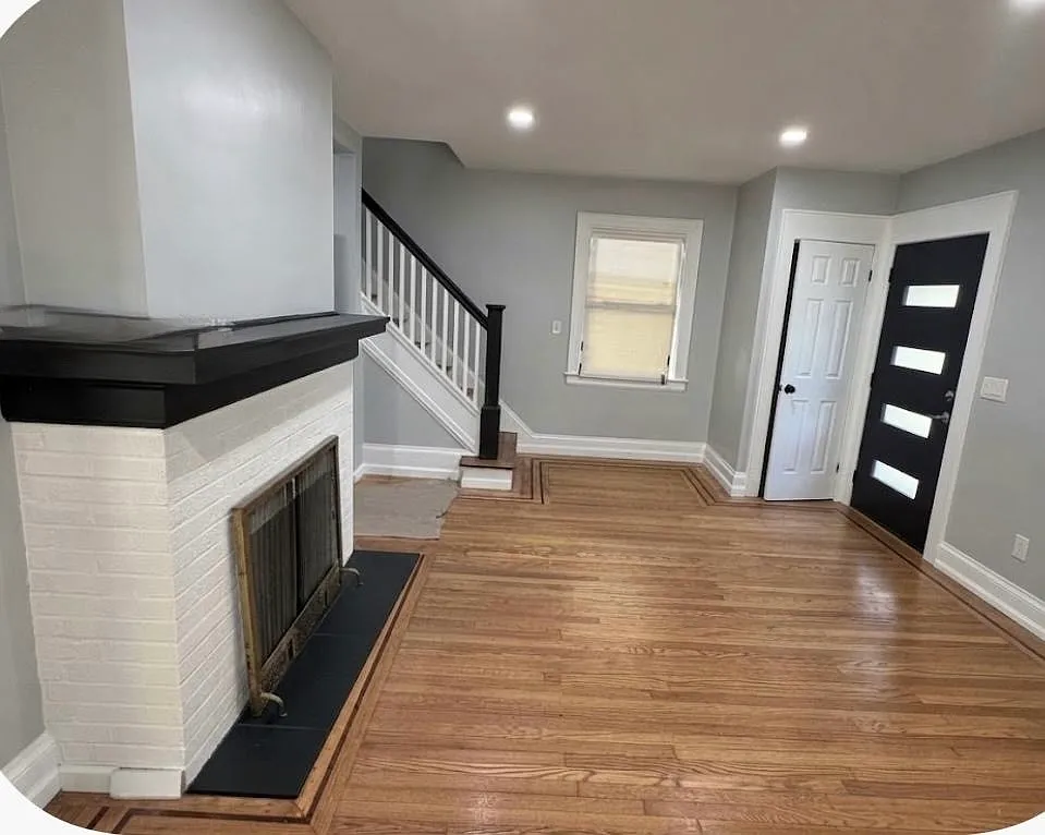 4 bed, $5,400 — Photo 1