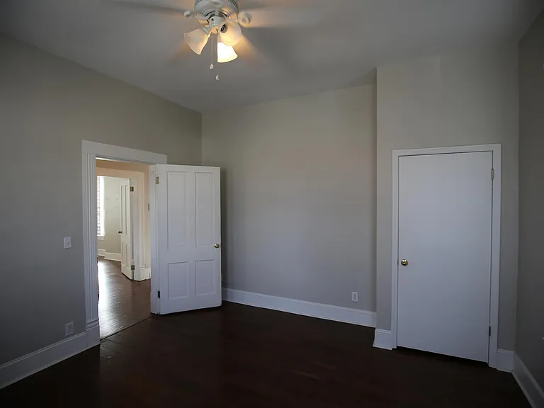 1128 E 8th St — Photo 10