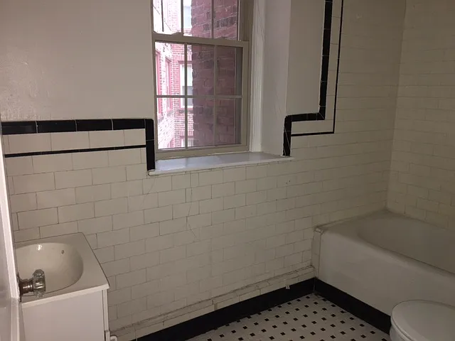 Park Spring Manor — Photo 31