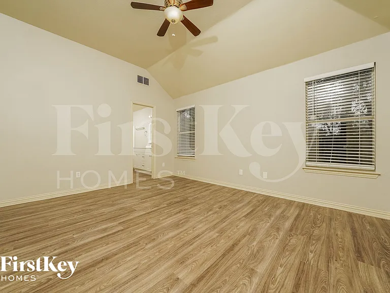 804 Center St — Photo 10