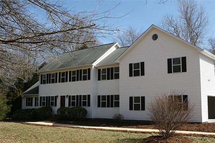 COUNTRY LIVING WITH PRIVACY