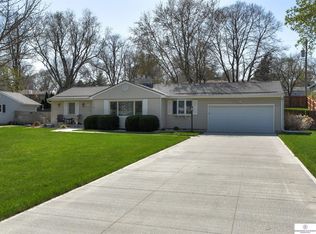 1122 S 93rd St, Omaha, NE 68124