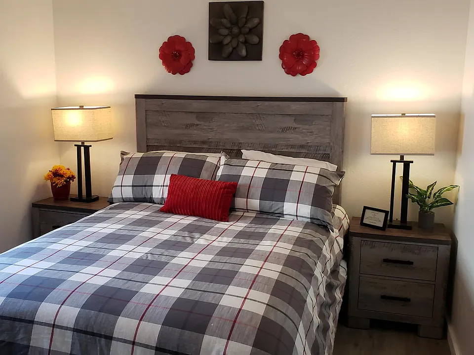538 Lincoln Ave #2DVACATION