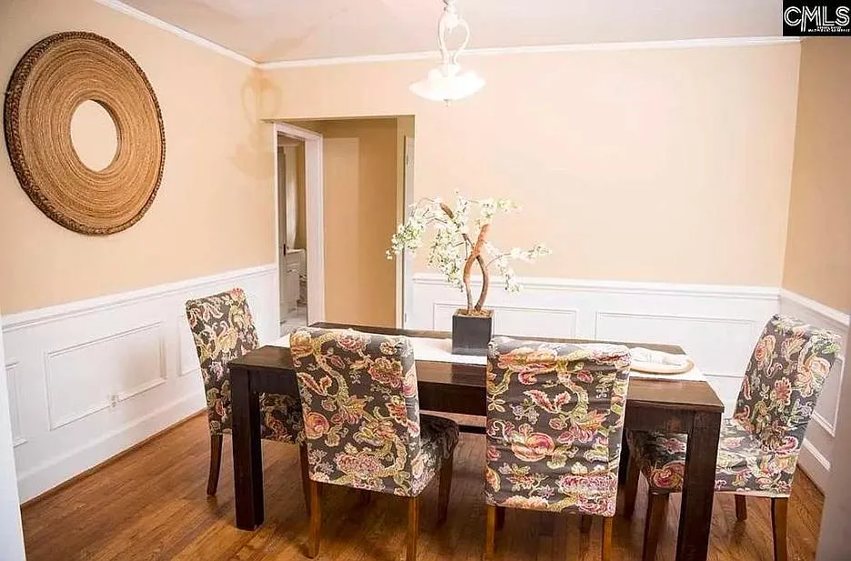 4 bed, 2.5 bath, 2100 sqft, $2,300 — Photo 4