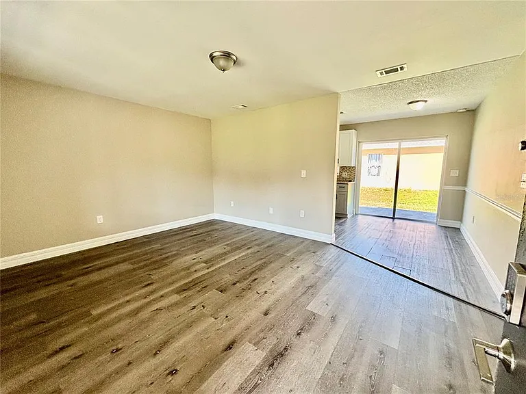 504 Blackbird Ln — Photo 8