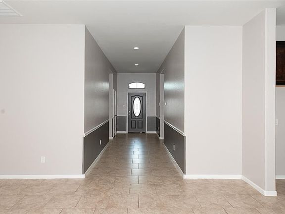 4th image of 1612 Groce Ln