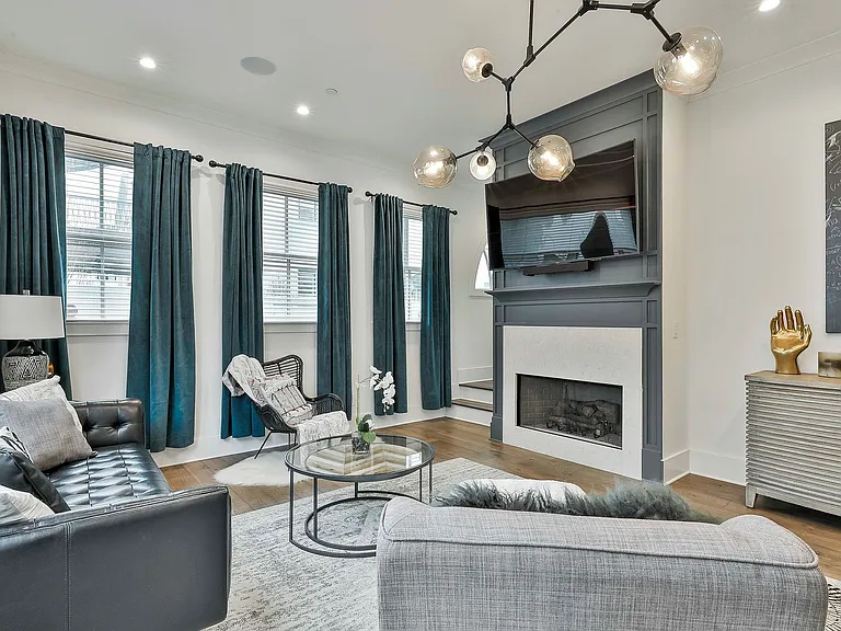 385 Sage Ln — Photo 3