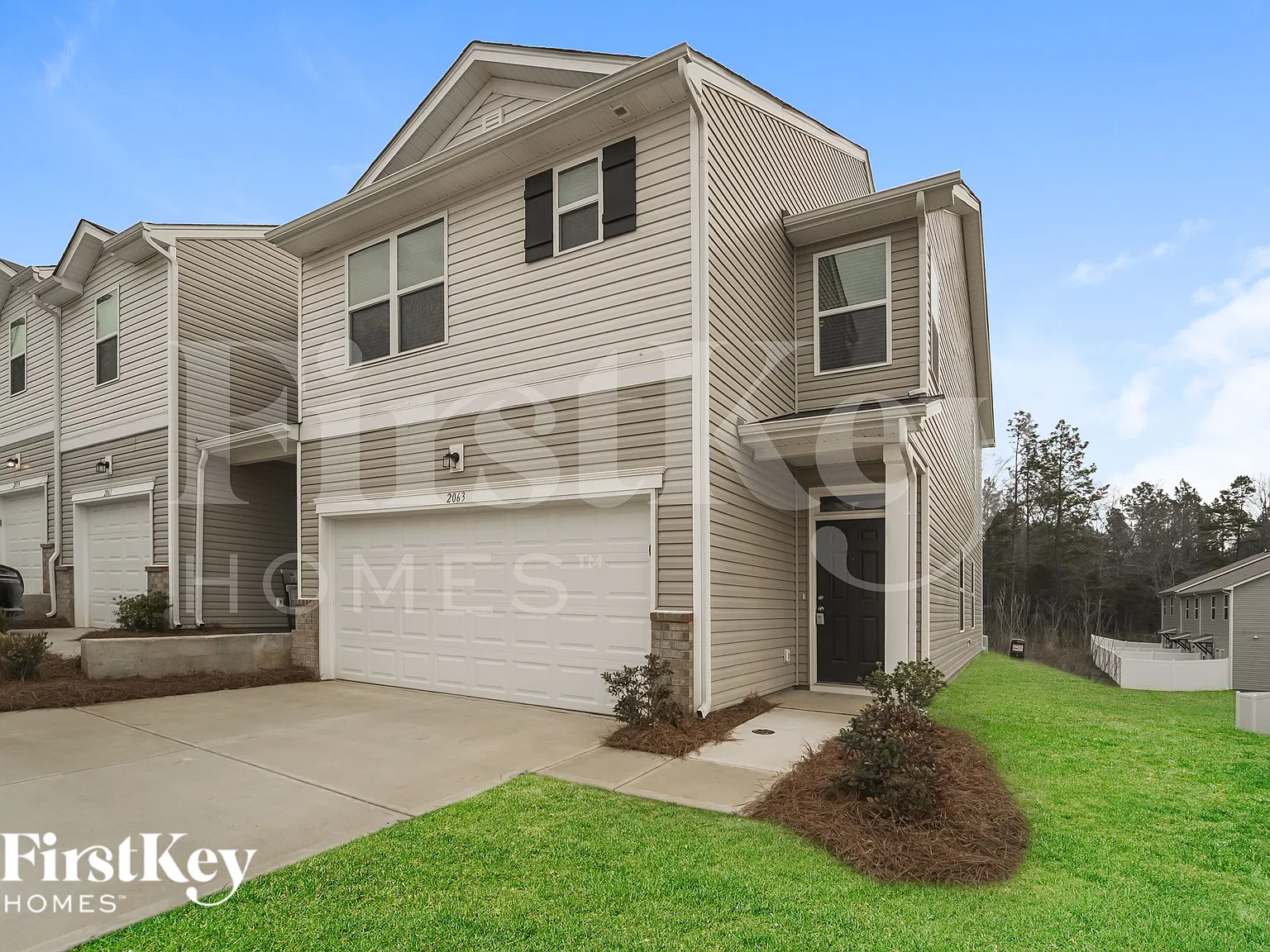3 bed, 2.5 bath, 1817 sqft, $2,285 — Photo 2