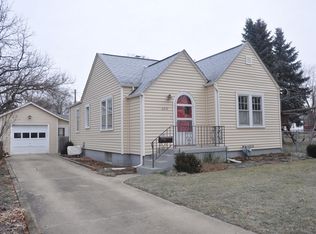 670 Bluff City Blvd, Elgin, IL 60120