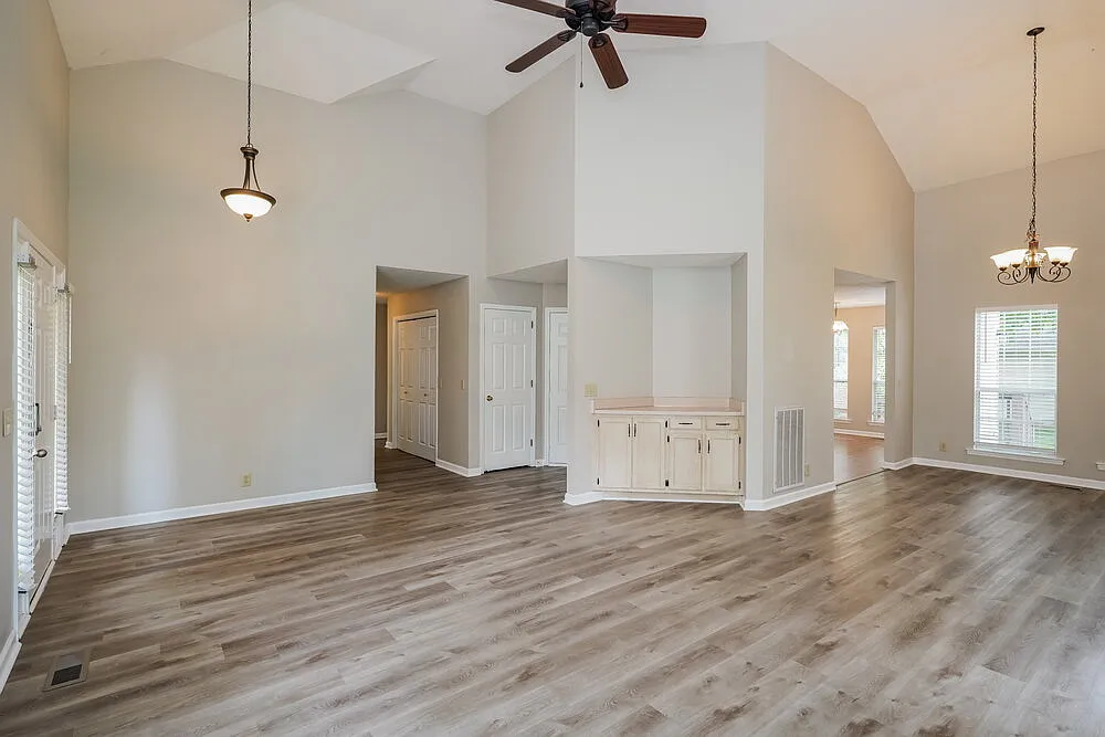 3 bed, 2.0 bath, 1788 sqft, $2,525 — Photo 4