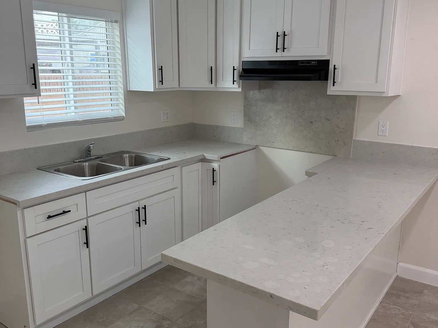 2 bed, 650 sqft, $2,300 — Photo 2