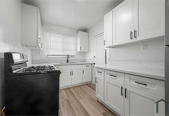 4th image of 4015 Santo Tomas Dr Unit C
