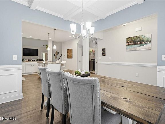 4th image of 598 E L Ives Drive