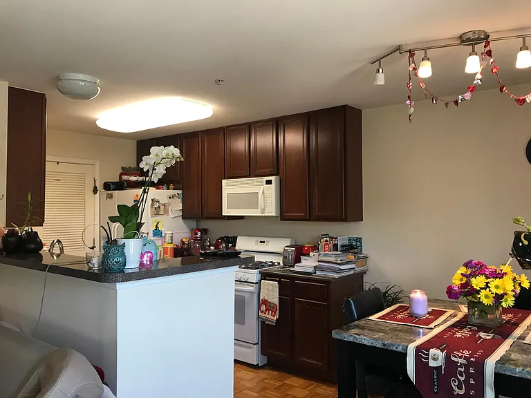 2349 Crydon Pl #19G2 — Photo 4