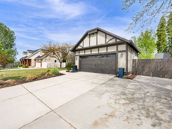 3rd image of 2373 Glacier View Dr