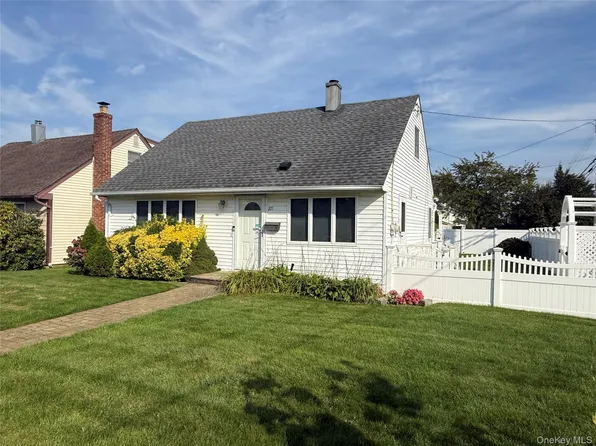 271 Forest Avenue, Massapequa, NY 11758