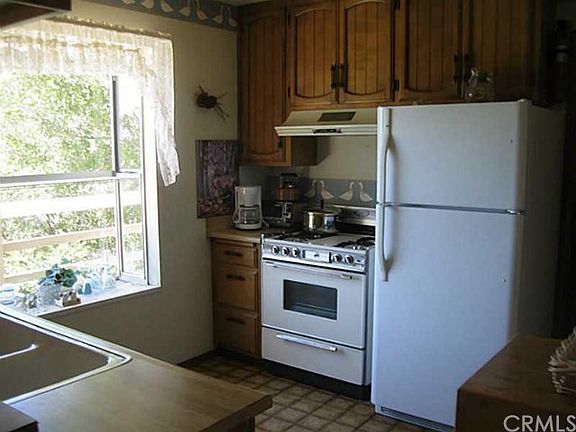 KITCHEN WITH GARDEN WINDOW AND VIEW OF GOLF COURSE