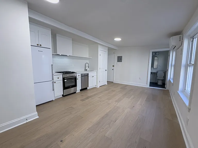 2039 Green St #3R — Photo 13