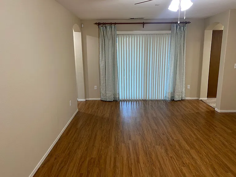 432 Edgewater St — Photo 3