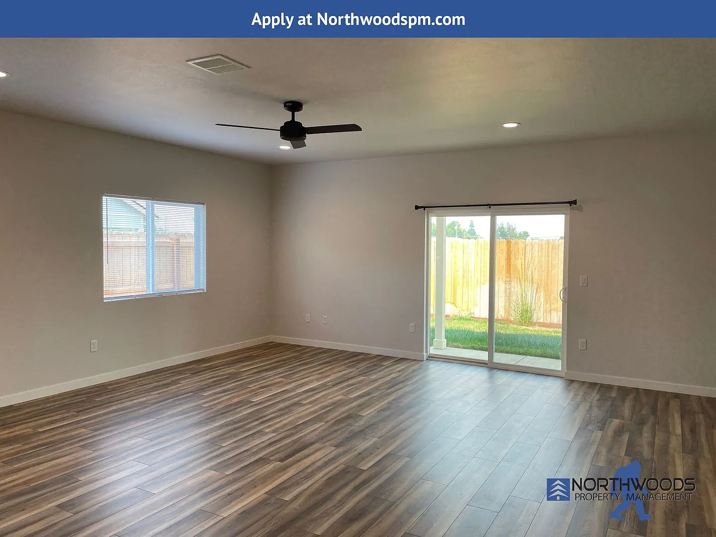 Beautiful Newer-Build 3-Bedroom Townhome — Photo 4