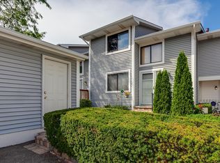 134 Brandywine Ct, Vernon Hills, IL 60061