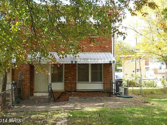 5th image of 3916 Essex Ct