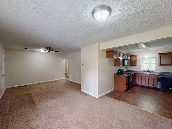 5th image of 524 Oak St