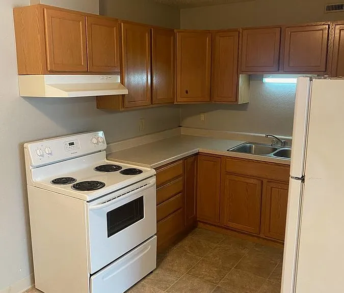 225 Ash St #14 — Photo 3