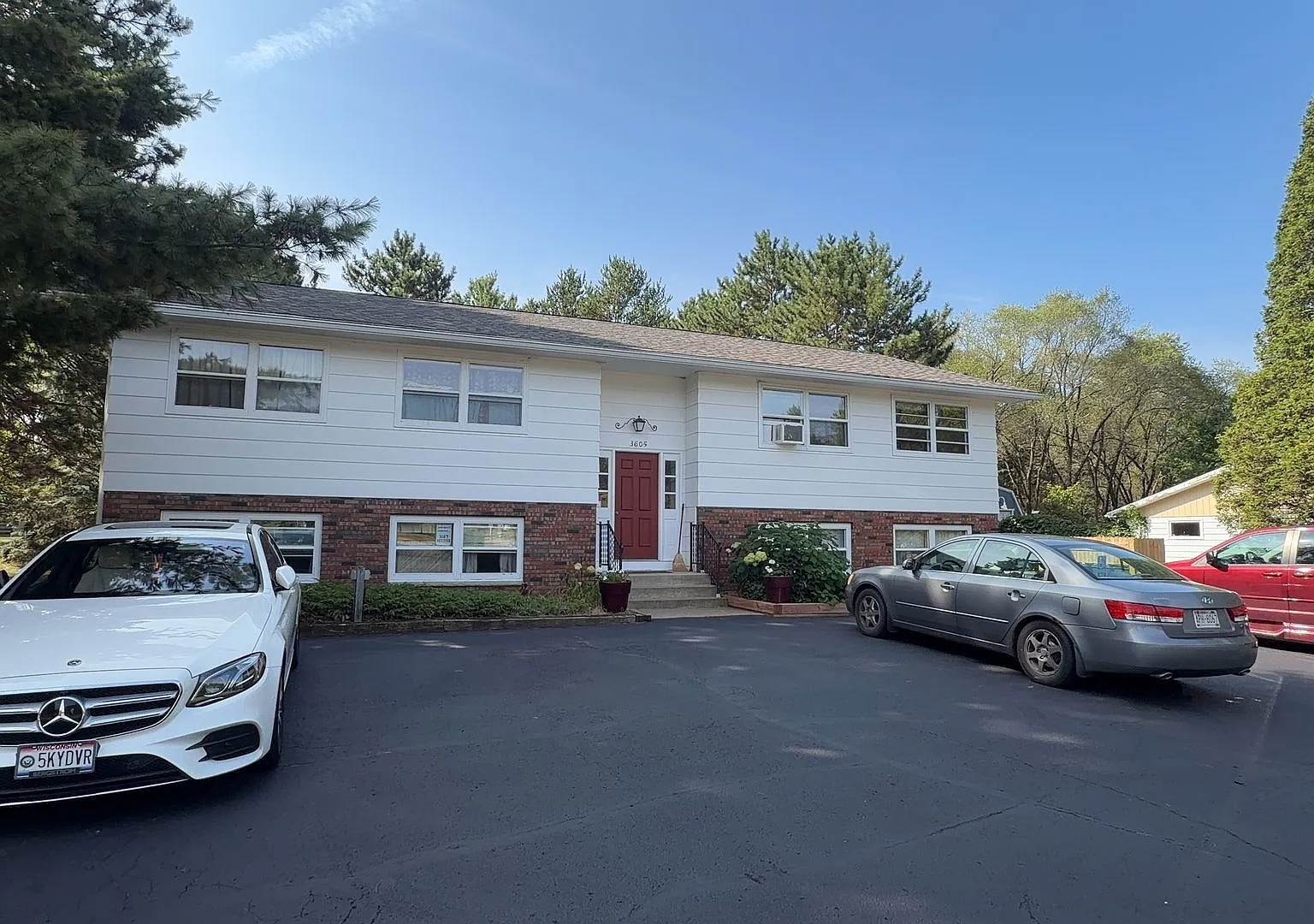 3605 Ross Avenue — Photo 1