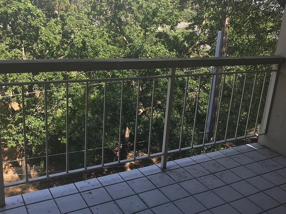 1st image of 300 N Civic Dr APT 507