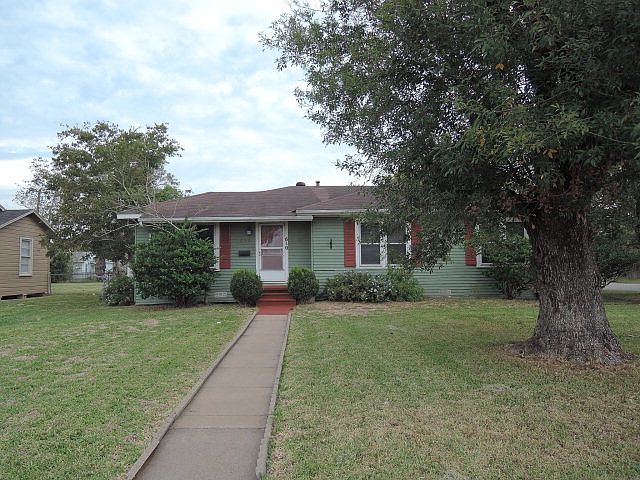 1st image of 610 E Mesquite Ln