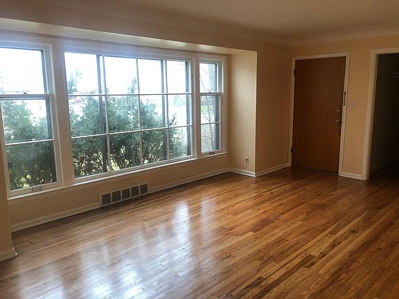 3rd image of 17611 Chagrin Blvd #1