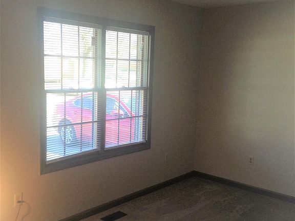 3rd image of 296 Summit St