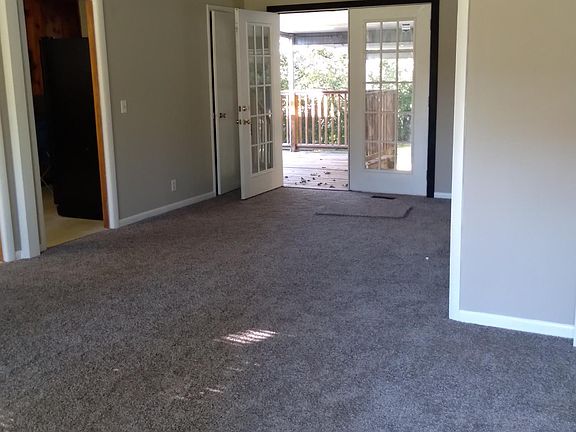 5th image of 1900 Dahlia Cir