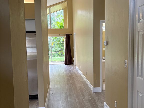 4th image of 184 Lady Palm Dr