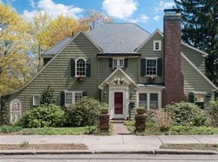 35 Oak Cliff Rd, Newton, MA 02460