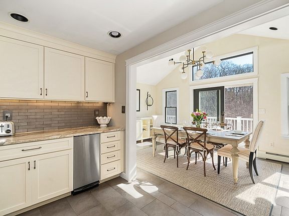 4th image of 45 Stockholm Ave