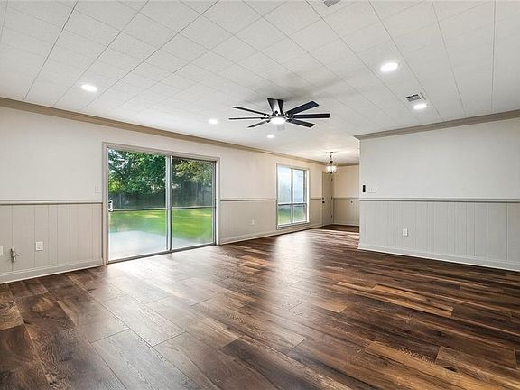 4th image of 206 College Dr